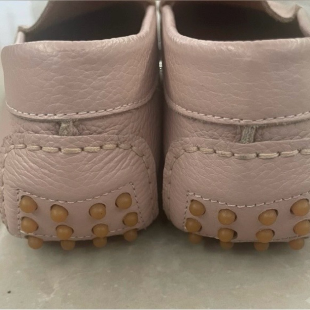 M. Gemi Felize
•Saddle Loafer Driving Shoe
•36.5/US 6.5
•Color light pink blush - Picture 2 of 4